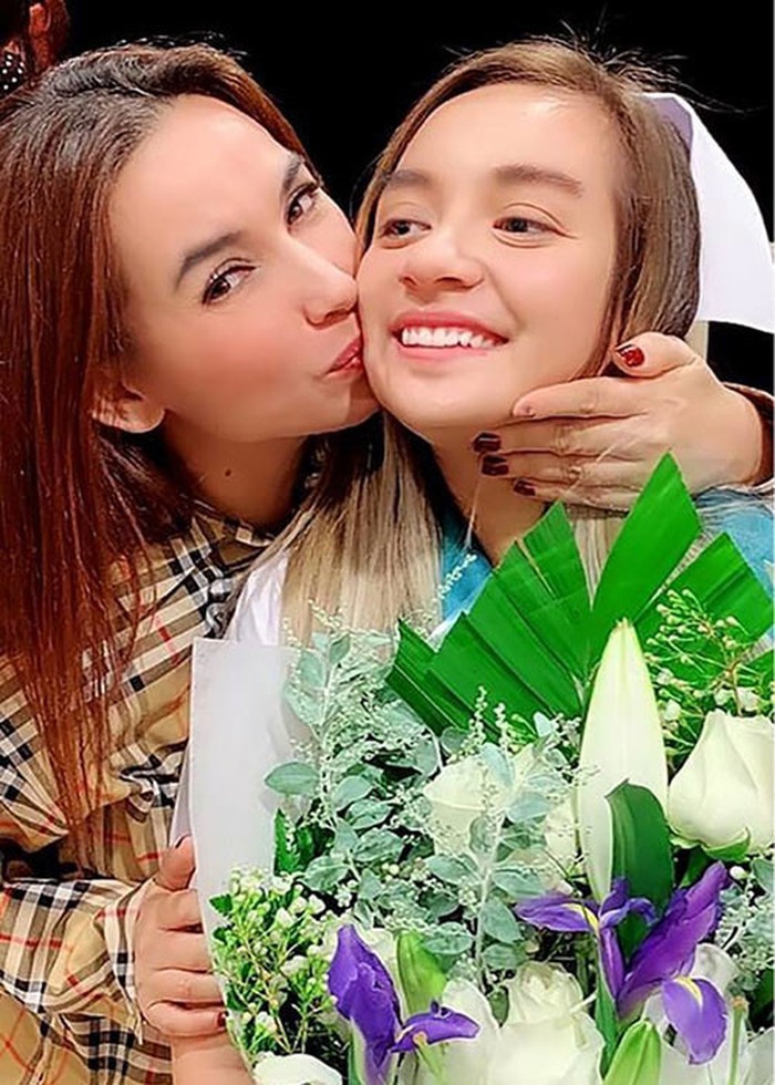 Phi Nhung nhận nuôi 22 người con ở VN, con gái ruột ở Mỹ hiện ra sao?