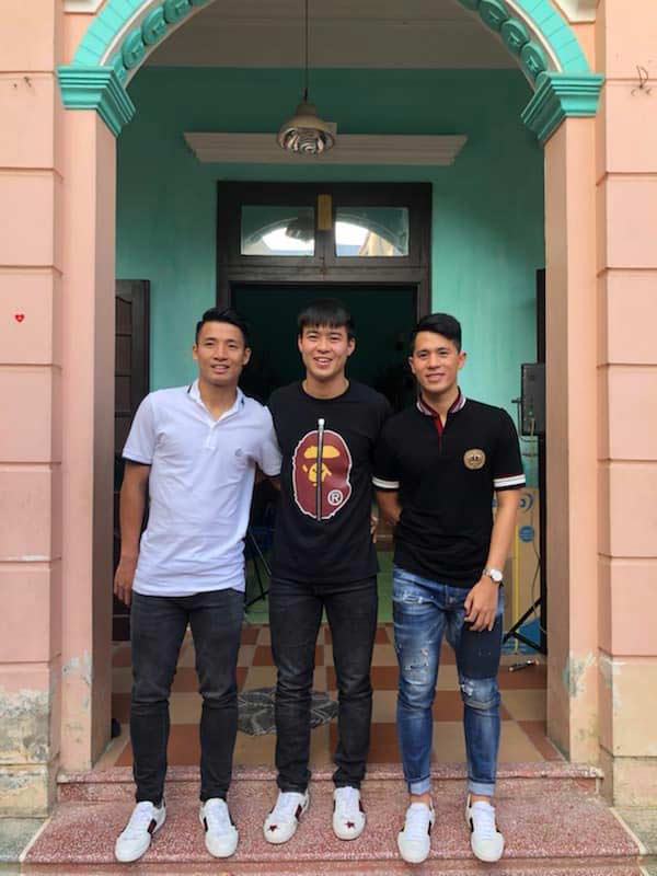 Phong cách đời thường trẻ trung của “hot boy sân cỏ” Đỗ Duy Mạnh - 4