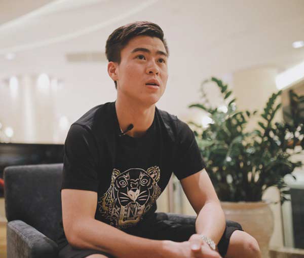 Phong cách đời thường trẻ trung của “hot boy sân cỏ” Đỗ Duy Mạnh - 6