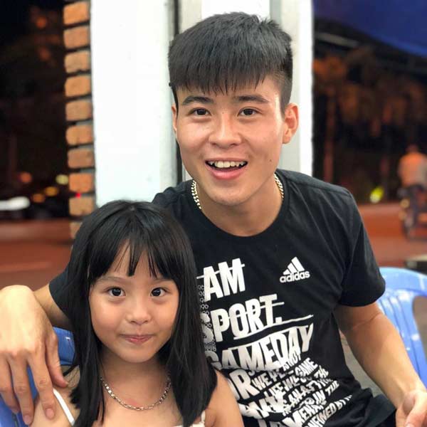 Phong cách đời thường trẻ trung của “hot boy sân cỏ” Đỗ Duy Mạnh - 8