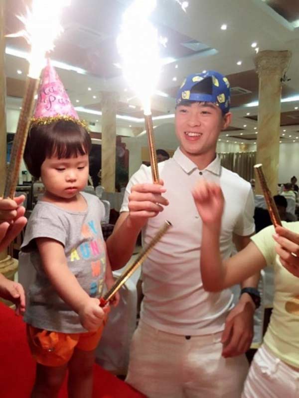 Phong cách đời thường trẻ trung của “hot boy sân cỏ” Đỗ Duy Mạnh - 9