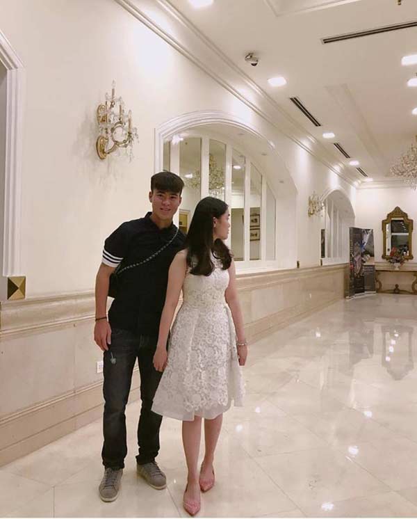 Phong cách đời thường trẻ trung của “hot boy sân cỏ” Đỗ Duy Mạnh - 10