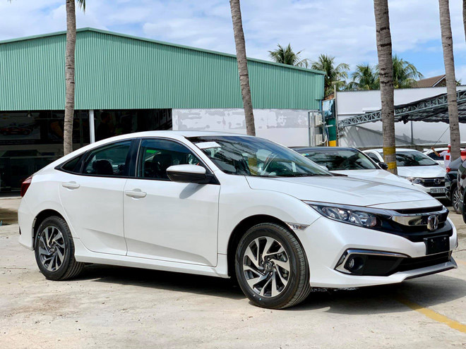 Honda Civic giảm giá tới 60 triệu đồng để kích cầu sức mua dịp Tết Canh Tý - 1