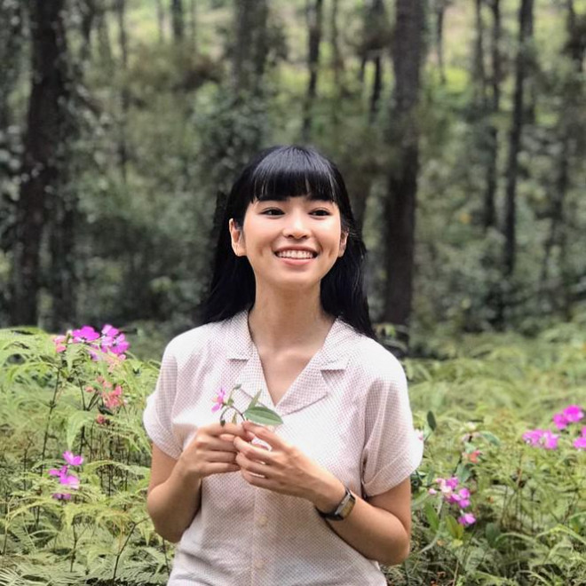 Trà Long &#34;Mắt biếc&#34; xinh đẹp gợi cảm ở ngoài đời - 1