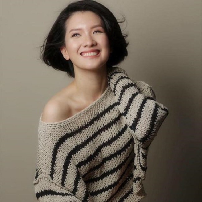 Dù bước sang tuổi 33 song nhan sắc của Huyền Trang vẫn không ít lần được người dối diện trầm trồ khen ngợi trẻ và xinh như hot girl.