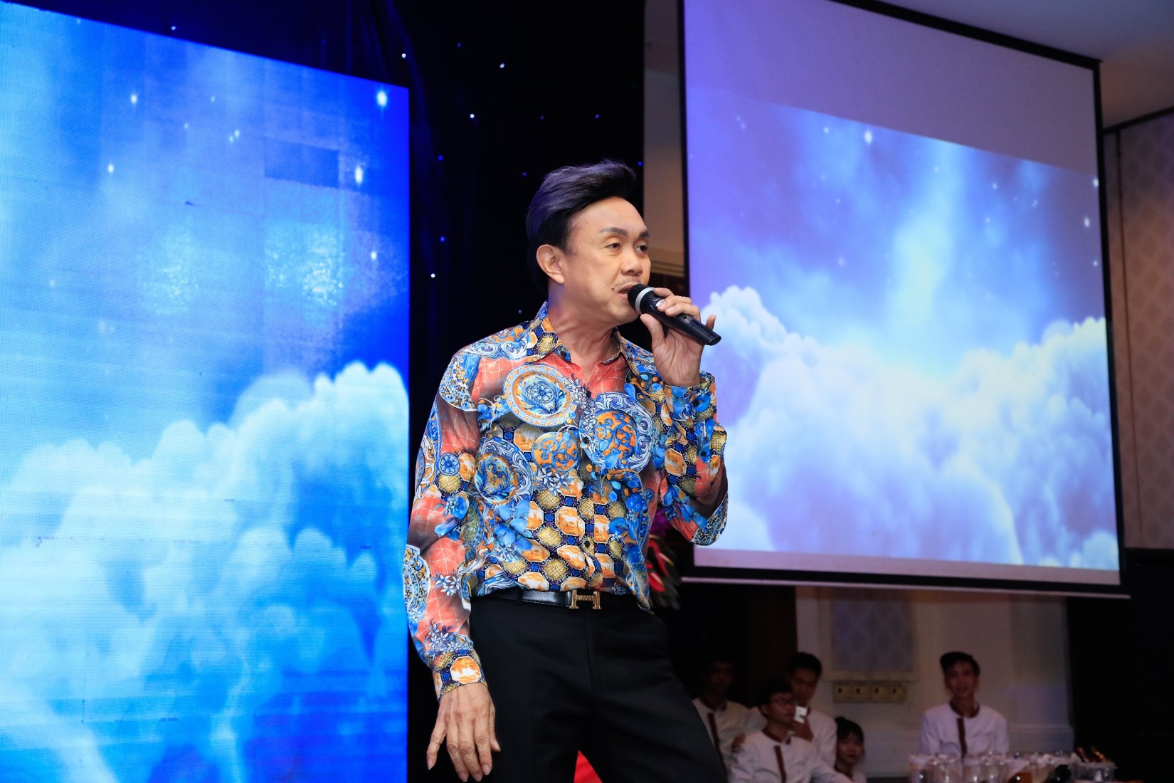 Chí Tài U70 vẫn hát nhảy cực sung khiến Nhật Kim Anh phải "chào thua" - 4