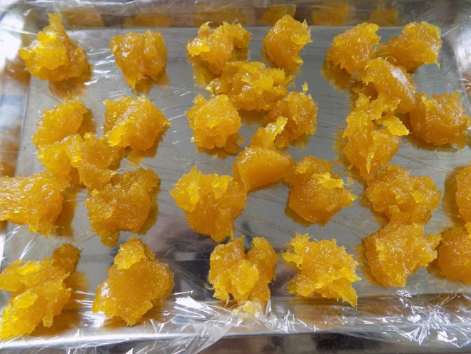 Cách làm mứt xoài bi lăn dừa mới lạ đón Tết - 4