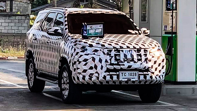Toyota Fortuner phiên bản nâng cấp facelift chạy thử tại Thái Lan - 1