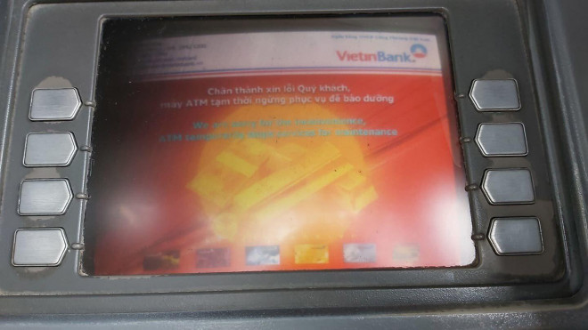 ATM đồng loạt “nghỉ Tết” sớm, khách chạy vạy tìm chốn rút tiền - 1