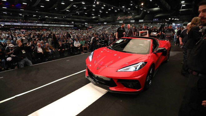 Siêu xe ‘bình dân’ Chevrolet Corvette C8 đầu tiên được bán với giá gần 70 tỷ đồng - 1