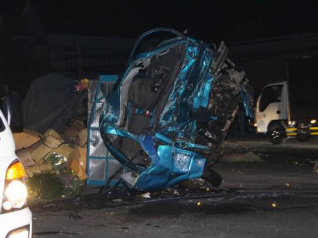 Thêm 2 nạn nhân tử vong trong vụ xe khách đối đầu xe tải ở Bình Dương