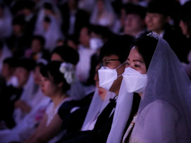 Những hình ảnh đáng kinh ngạc về đám cưới tập thể của 6.000 cặp đôi giữa thời virus Corona