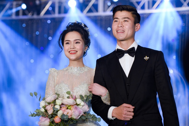 Váy cưới của Quỳnh Anh - vợ Duy Mạnh tốn tiền tỷ, đắt nhất hội vợ cầu thủ - 1