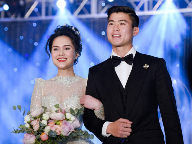 Duy Mạnh đưa Quỳnh Anh đi thử váy cưới  YouTube