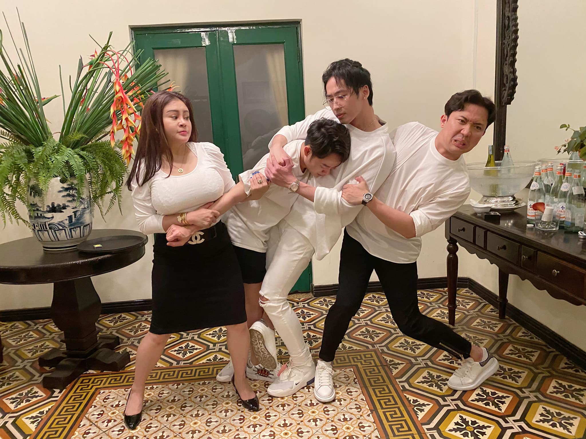 Dự sinh nhật Trấn Thành, Lê Giang "chiếm sóng" vì điều bất ngờ này - 1