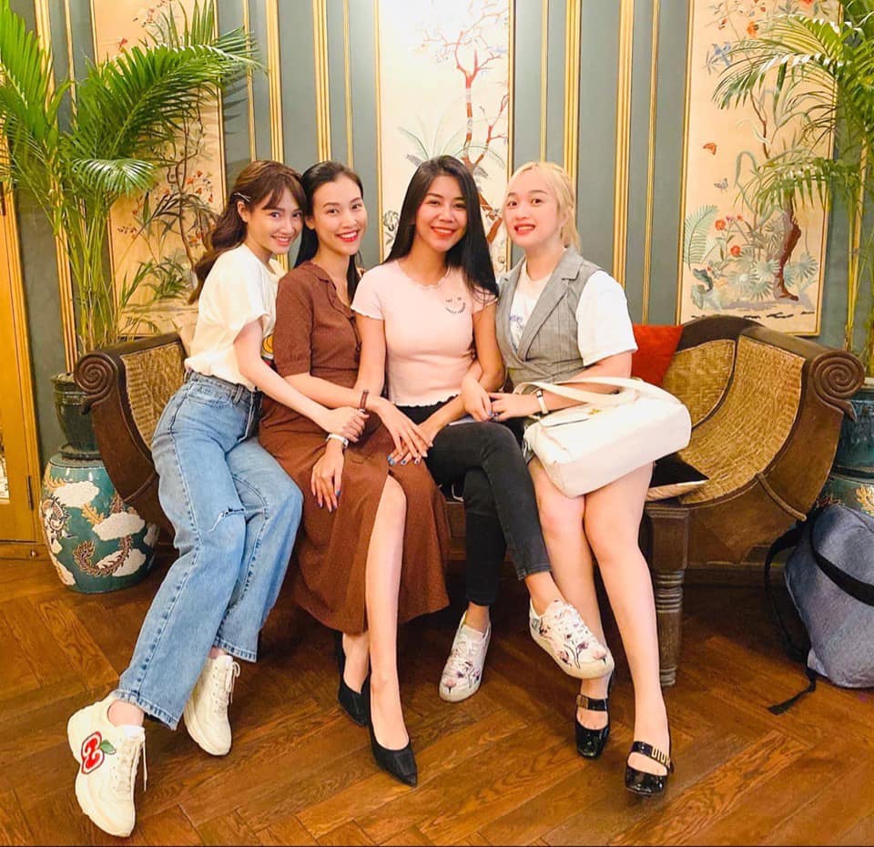 Nhã Phương gặp hội hot girl giữa dịch cúm Corona, lộ hình ảnh khiến dân mạng lo lắng 7 Nhã Phương gặp hội hot girl giữa dịch cúm Corona, lộ hình ảnh khiến dân mạng lo lắng - 1