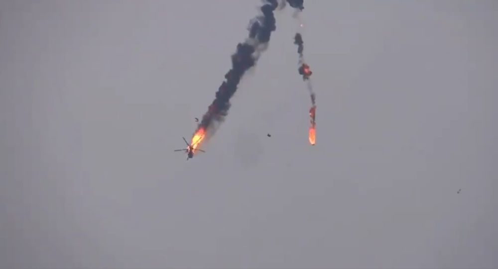 Video: Trực thăng Nga sản xuất trúng tên lửa của phiến quân, bốc cháy ngùn ngụt ở Syria - 1