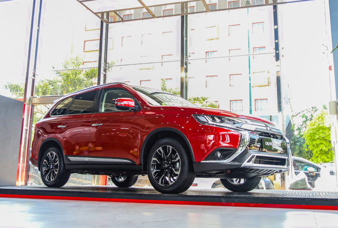 Giá lăn bánh Mitsubishi Outlander 2020, hấp dẫn hơn các đổi thủ trong phân khúc - 1