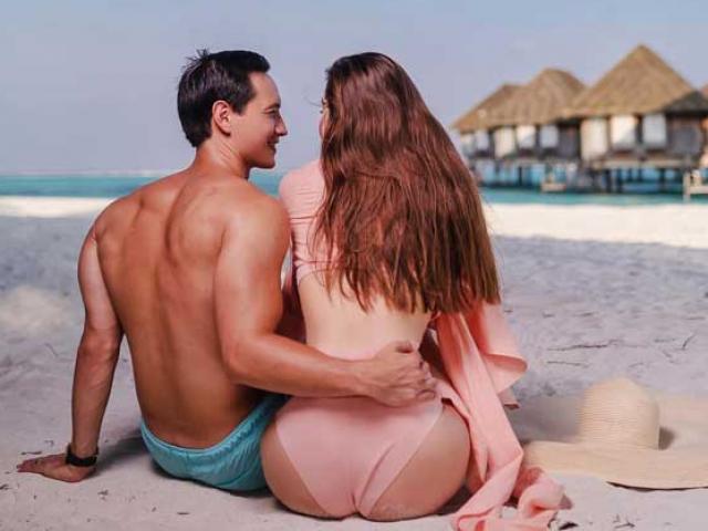MC Mù Tạt mặc đồ bơi gây hiểu lầm là vẽ lên người 13 Mặc trang phục gợi cảm, Hà Hồ để lộ chi tiết cơ thể ”hoang đường”