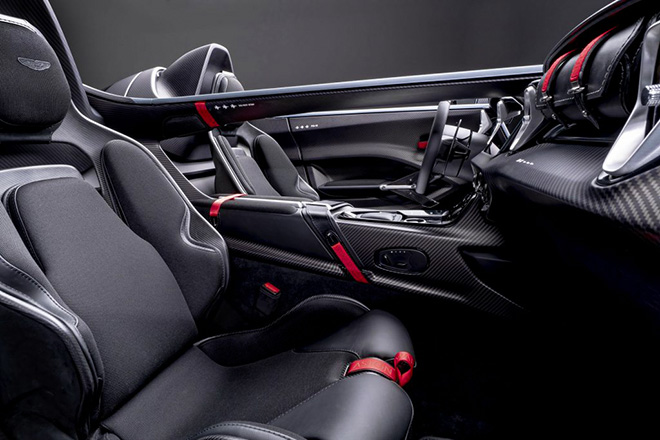 Aston Martin trang bị động cơ V12 cho siêu phẩm Speedster mới - 4