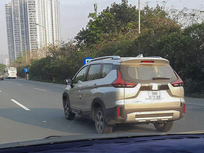 Mitsubishi Xpander Cross lăn bánh trên đường phố Việt, chờ ngày ra mắt - 1