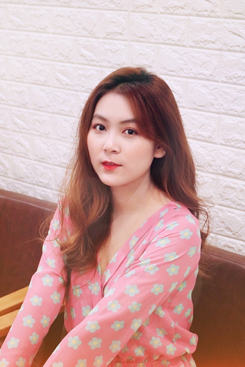 "Cô giáo hot girl" được YouTuber làm phụ hồ hot nhất VN ngỏ lời yêu là ai?