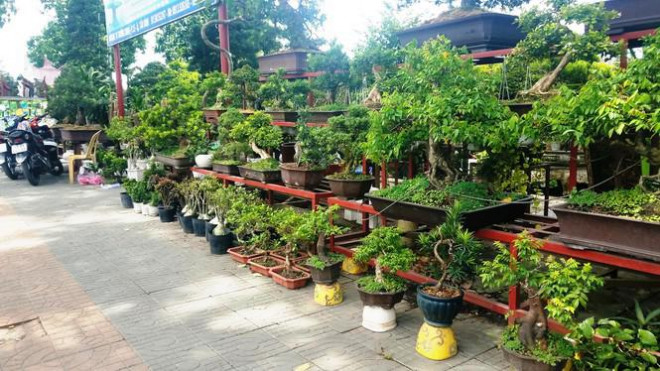 Ki-ốt quanh sân bay Tân Sơn Nhất hối hả xả hàng, trả mặt bằng - 4