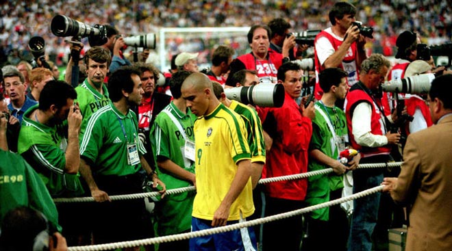 Ronaldo "béo" trận chung kết World Cup 1998: Bàng hoàng nghi án bị đầu độc? - 3