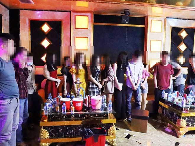 Trinh sát kể phút đột kích bắt 76 dân chơi dự &#34;đại tiệc ma túy&#34; giữa dịch Covid-19 - 1