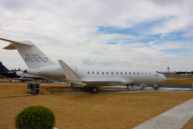  Ví dụ như Air Charter Service có trụ sở ở Mỹ đưa hành khách từ Los Angeles đến Thượng Hải trên máy bay Bombardier 6000 14 chỗ với giá 23.000 USD/chỗ ngồi.