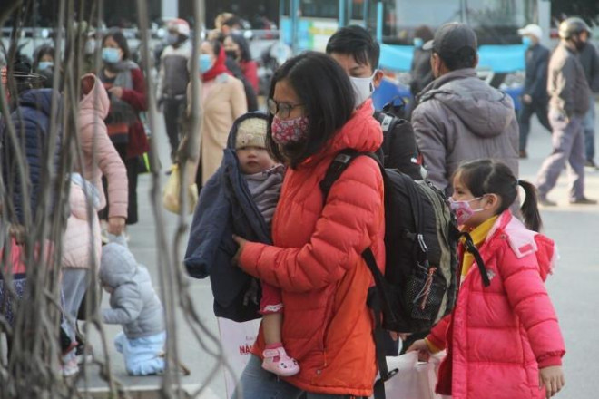 Bến xe, đường cửa ngõ Thủ đô “nghẹt thở” ngày đầu nghỉ Tết Dương lịch - 3