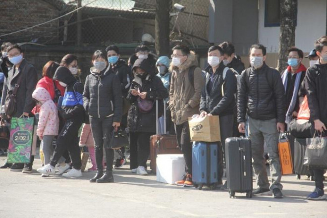 Bến xe, đường cửa ngõ Thủ đô “nghẹt thở” ngày đầu nghỉ Tết Dương lịch - 8