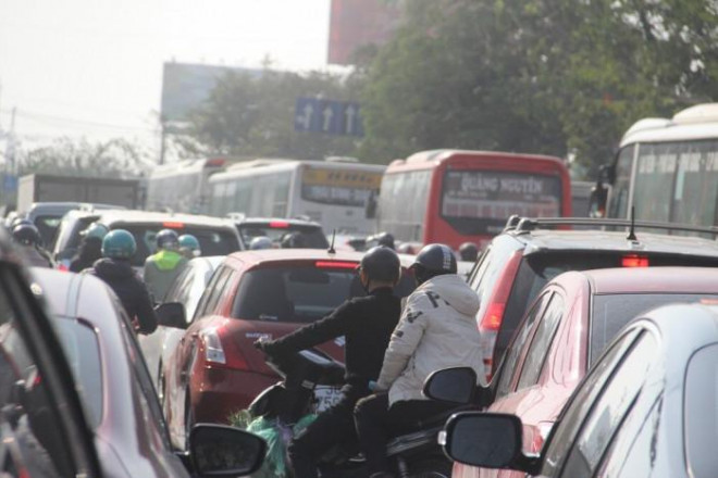 Bến xe, đường cửa ngõ Thủ đô “nghẹt thở” ngày đầu nghỉ Tết Dương lịch - 11