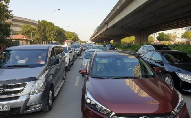 Bến xe, đường cửa ngõ Thủ đô “nghẹt thở” ngày đầu nghỉ Tết Dương lịch - 13