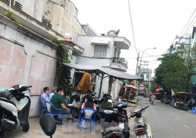 TP.HCM: Phong tỏa, cách ly ngôi nhà người phụ nữ nhập cảnh "chui" ở Q.Tân Phú - 3
