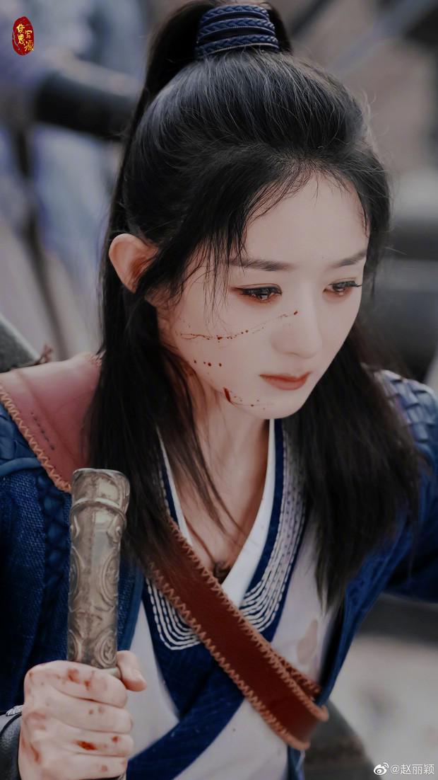Dàn sao châu Á rạng rỡ đón năm mới, 'mỹ nhân Tân Cương' xinh như mộng múa dân tộc - 13