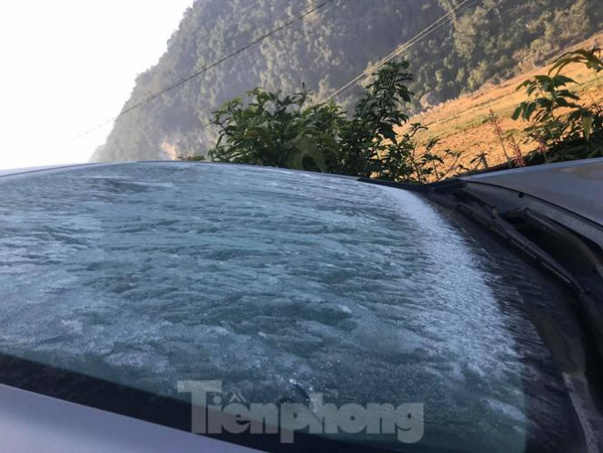 Sương muối bao phủ, trắng nhà cửa, ruộng đồng ở Lạng Sơn - 6