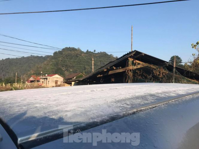 Sương muối bao phủ, trắng nhà cửa, ruộng đồng ở Lạng Sơn - 7