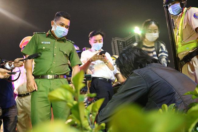 Cho rằng bị vợ bỏ, thanh niên chạy đến yêu cầu CSGT đo độ cồn rồi dọa đi tự tử - 2