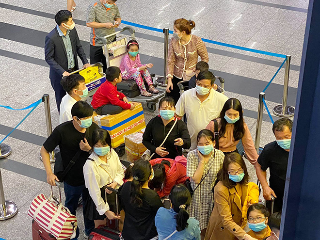 Người dân trở lại Hà Nội, TP.HCM sau kỳ nghỉ Tết Dương lịch, nhiều tuyến đường cửa ngõ ùn tắc - 24