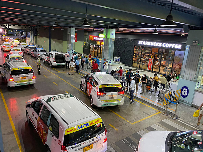 Người dân trở lại Hà Nội, TP.HCM sau kỳ nghỉ Tết Dương lịch, nhiều tuyến đường cửa ngõ ùn tắc - 25