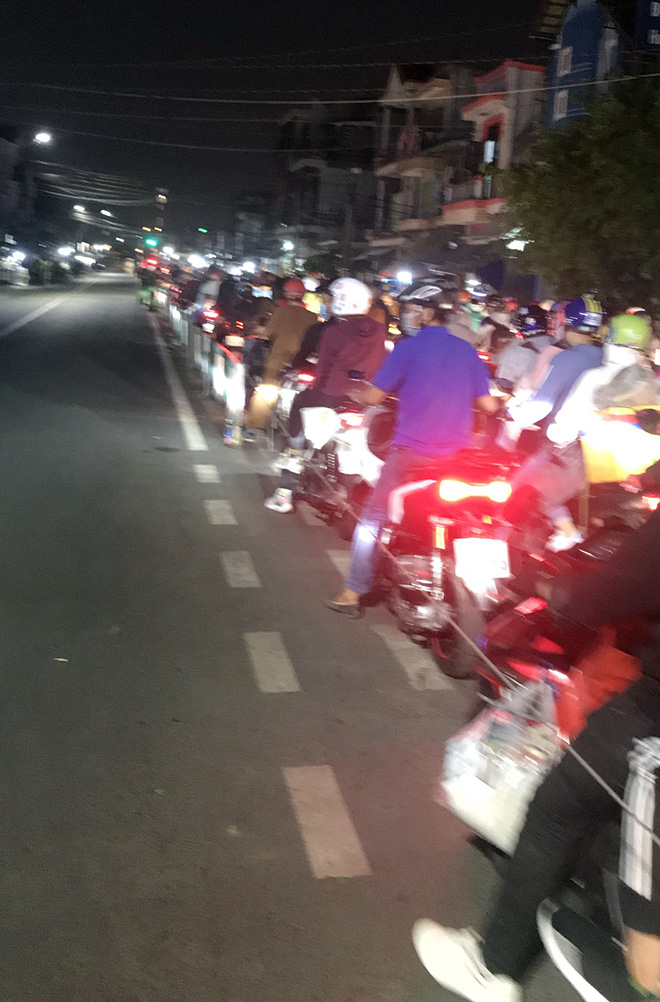 Người dân trở lại Hà Nội, TP.HCM sau kỳ nghỉ Tết Dương lịch, nhiều tuyến đường cửa ngõ ùn tắc - 27