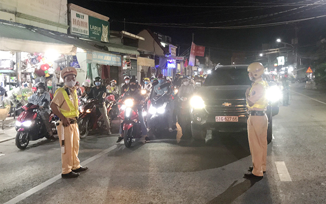 Người dân trở lại Hà Nội, TP.HCM sau kỳ nghỉ Tết Dương lịch, nhiều tuyến đường cửa ngõ ùn tắc - 28