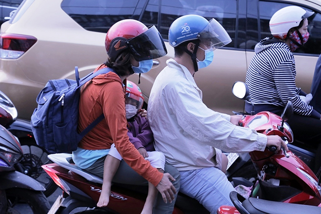 Người dân trở lại Hà Nội, TP.HCM sau kỳ nghỉ Tết Dương lịch, nhiều tuyến đường cửa ngõ ùn tắc - 19