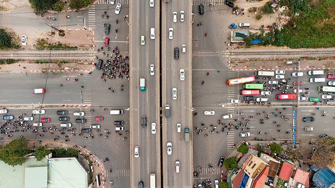 Người dân trở lại Hà Nội, TP.HCM sau kỳ nghỉ Tết Dương lịch, nhiều tuyến đường cửa ngõ ùn tắc - 9