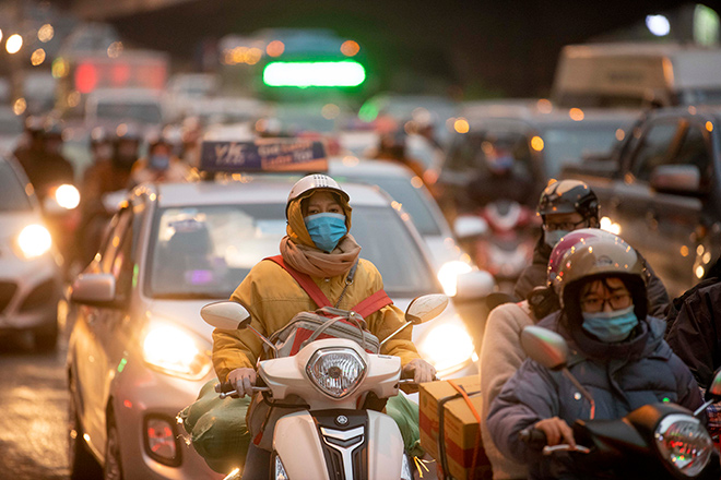 Người dân trở lại Hà Nội, TP.HCM sau kỳ nghỉ Tết Dương lịch, nhiều tuyến đường cửa ngõ ùn tắc - 13