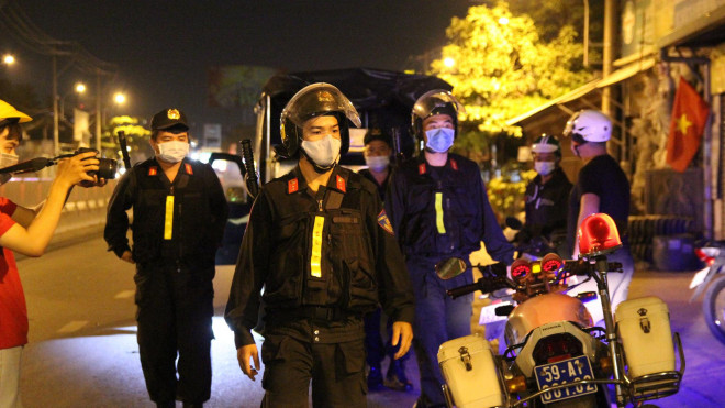 Người đàn ông ở TP.HCM có nhiều “lời lẽ kỳ lạ” với CSGT - 3