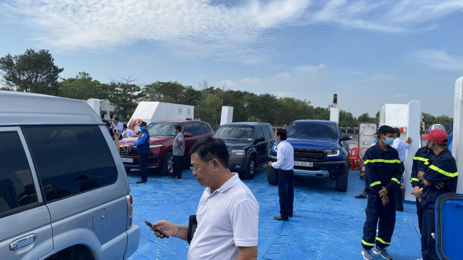 Clip: Phà biển Cần Giờ - Vũng Tàu rẽ sóng đón khách với giá 70.000 đồng/người - 6