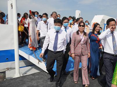 Clip: Phà biển Cần Giờ - Vũng Tàu rẽ sóng đón khách với giá 70.000 đồng/người - 3