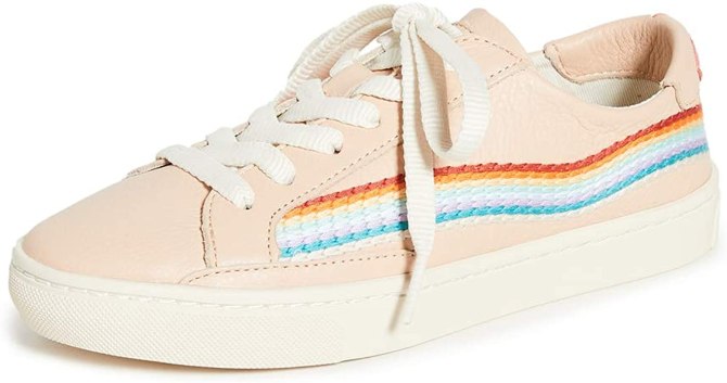 Những kiểu sneaker tiếp tục được ưa chuộng từ năm 2020 sang 2021 - 4